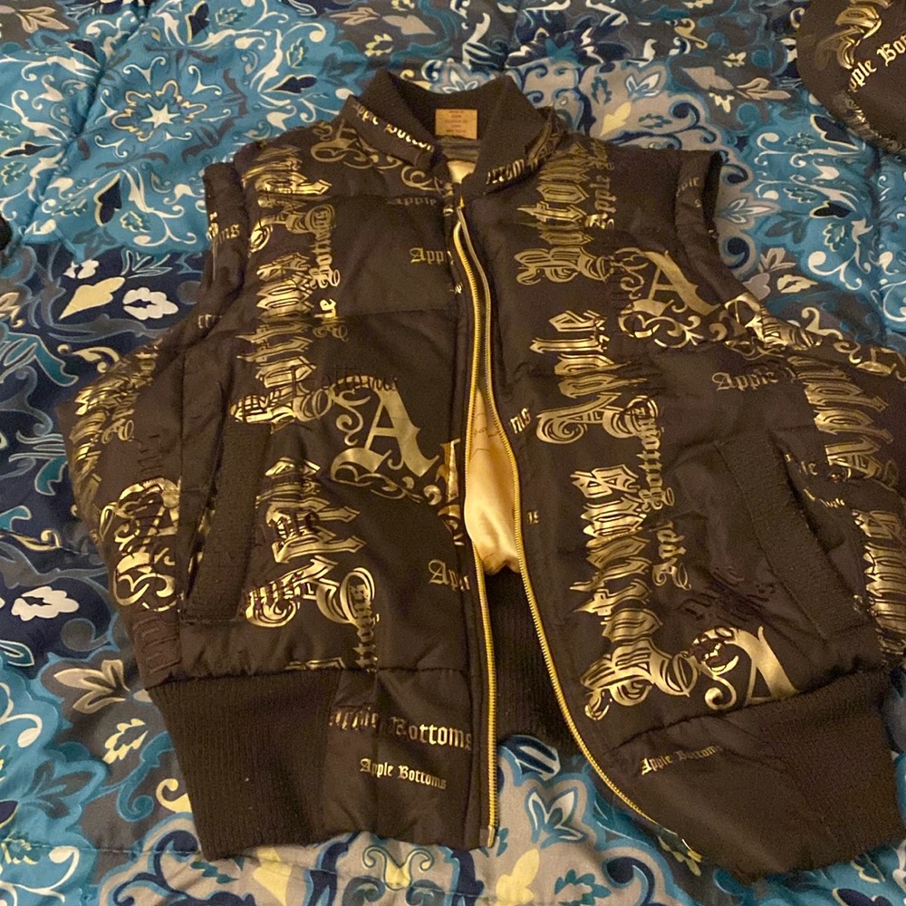 Apple bottom vest